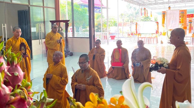 Đảnh lễ Tam bảo