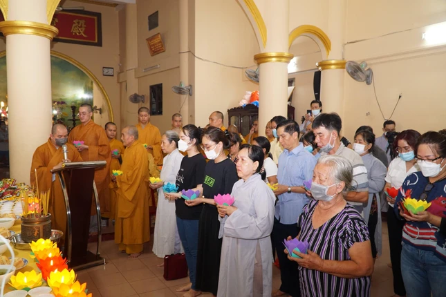 Lắng đọng phút giây tưởng niệm