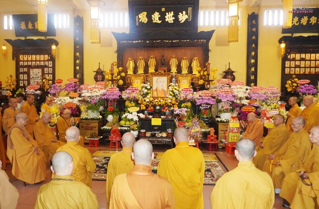 Chư tôn đức môn đồ pháp quyến tác bạch cung thỉnh chư tôn đức giáo phẩm chứng minh niêm hương tưởng niệm