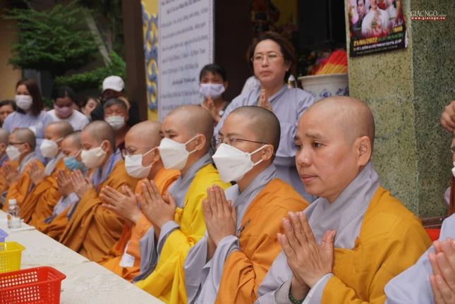 Chư Ni tham dự buổi lễ