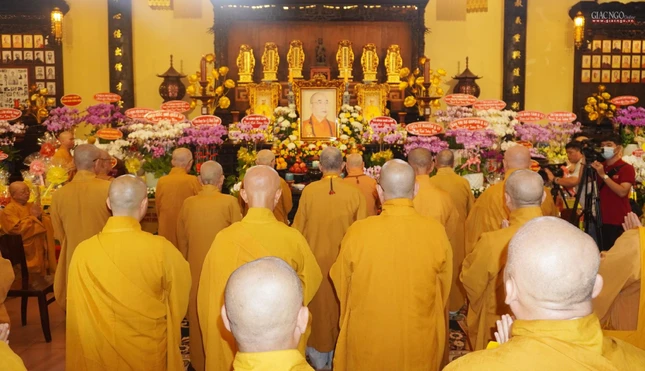 Trang nghiêm khóa lễ tưởng niệm