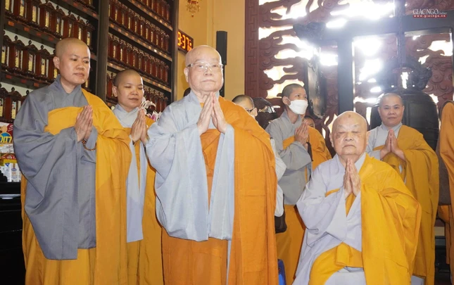 Chư tôn đức Ni tham dự lễ tưởng niệm