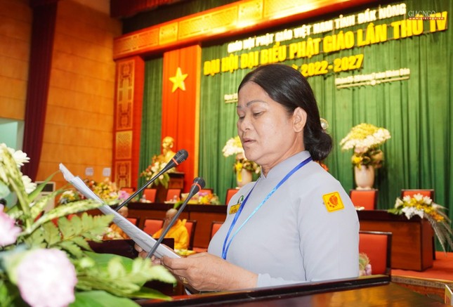 “Thực trạng và giải pháp hiện nay cho Gia đình Phật tử tỉnh Đắk Nông” do Huynh trưởng Nguyên Liên - Phạm Thị Vinh Hoa, Phó Phân ban hướng dẫn Gia đình Phật tử Đắk Nông trình bày