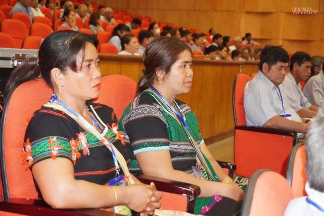 Đại biểu các dân tộc tham dự