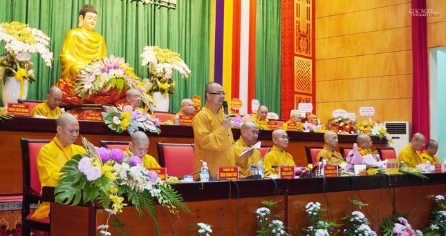 Thượng tọa Thích Chiếu Ý chủ tọa