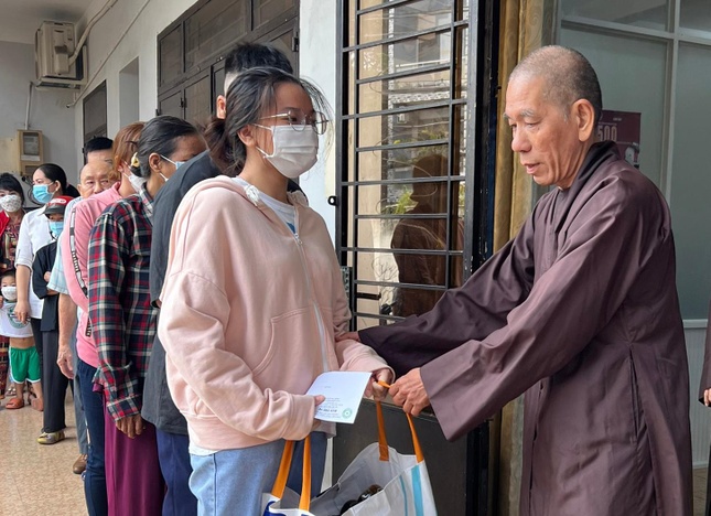 Có 42 phần quà được trao tại quận Gò Vấp - Ảnh: BTT GV Có 42 phần quà được trao tại quận Gò Vấp - Ảnh: BTT GV