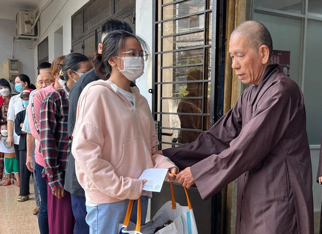 Có 42 phần quà được trao tại quận Gò Vấp - Ảnh: BTT GV