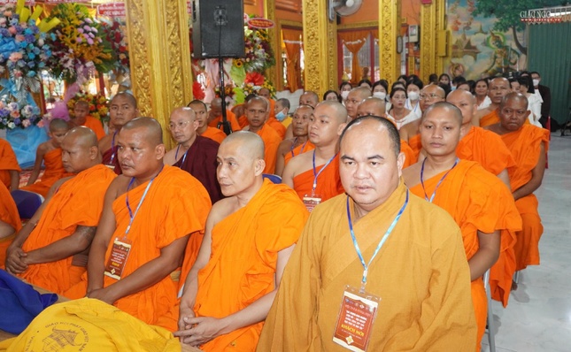 Chư tôn đức tham dự phiên khai mạc Chư tôn đức tham dự phiên khai mạc