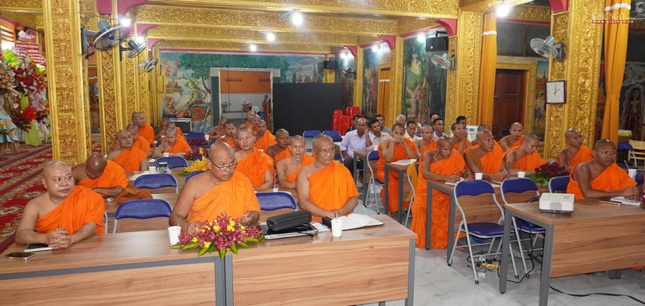 Chư tôn đức Phật giáo Nam tông Khmer tham dự khóa bồi dưỡng