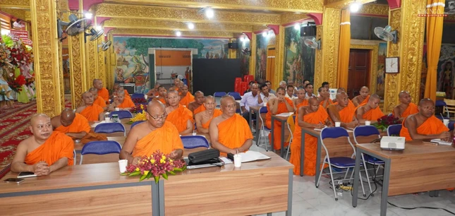 Chư tôn đức Phật giáo Nam tông Khmer tham dự khóa bồi dưỡng Chư tôn đức Phật giáo Nam tông Khmer tham dự khóa bồi dưỡng