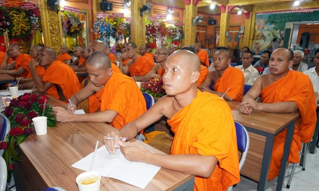 Lắng nghe và ghi chép Lắng nghe và ghi chép