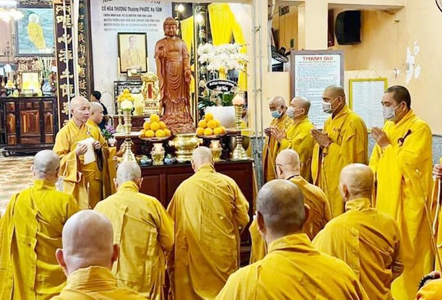 Trang nghiêm khóa lễ