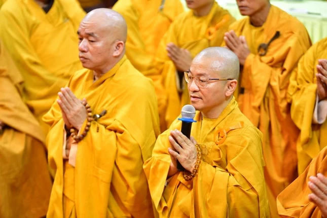 Thượng tọa Thích Nhật Từ, trụ trì chùa Giác Ngộ dâng lời tác bạch tưởng niệm đến Hòa thượng ân sư