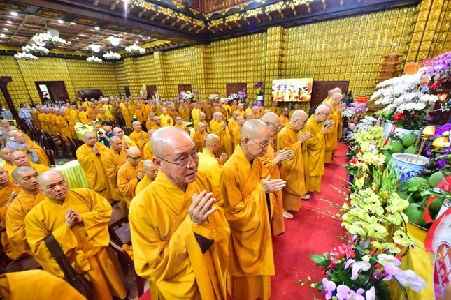 Chư tôn đức Hội đồng Trị sự, Ban Trị sự GHPGVN TP.HCM, quận 10 tưởng niệm