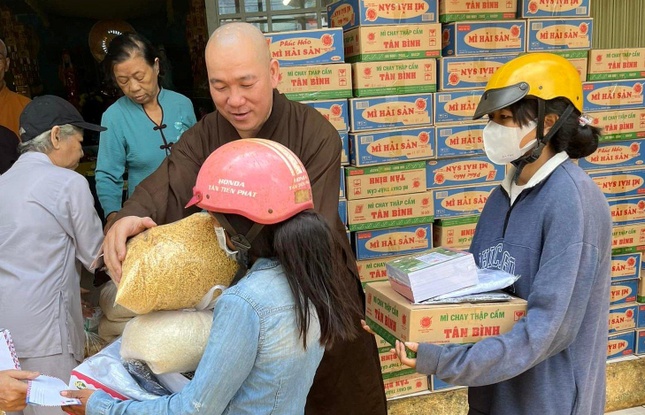 Chùa Minh Giác tặng quà đến bà con tại xã Đắk Ơ, huyện Bù Gia Mập Chùa Minh Giác tặng quà đến bà con tại xã Đắk Ơ, huyện Bù Gia Mập