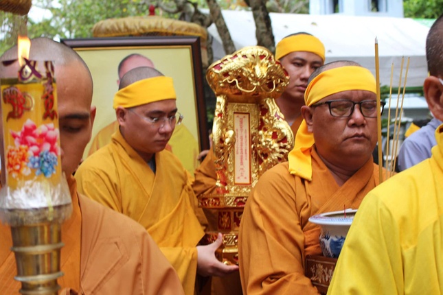 Cung thỉnh kim quan Hòa thượng Thích Phước Tâm