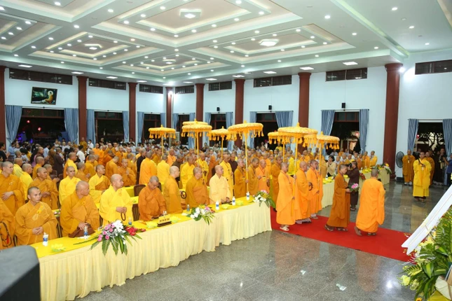 Cung nghinh chư tôn đức quang lâm chứng minh Cung nghinh chư tôn đức quang lâm chứng minh