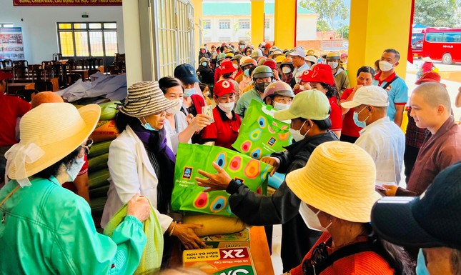 Có 500 phần quà được trao tặng đến người dân tại xã Ninh Gia và Tân Hội