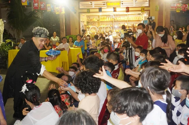 Với những trò biểu diễn của ảo thuật gia