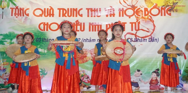 Xem biểu diễn văn nghệ