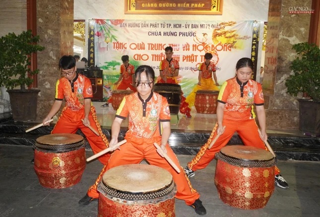 Tiết mục biểu diễn của đơn vị Gia đình Phật tử Đức Trí