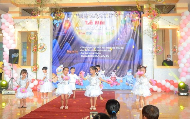 Múa trung thu của các em nhỏ