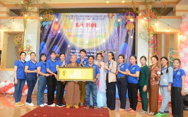 Tri ân đến mạnh thường quân