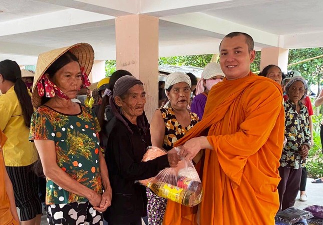 Chương trình do Tịnh xá Ngọc Duyên (thị xã An Nhơn), Ni sư Thích nữ Thuần Liên, trụ trì chùa Thiện Đức (thành phố Quảng Ngãi) và thiện nam tín nữ Phật tử, mạnh thường quân tổ chức