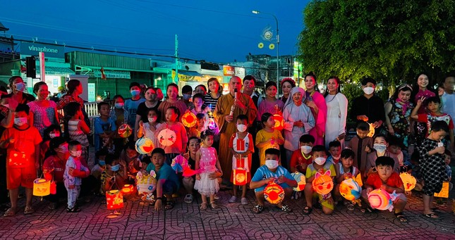 Cùng rước đèn xuống phố