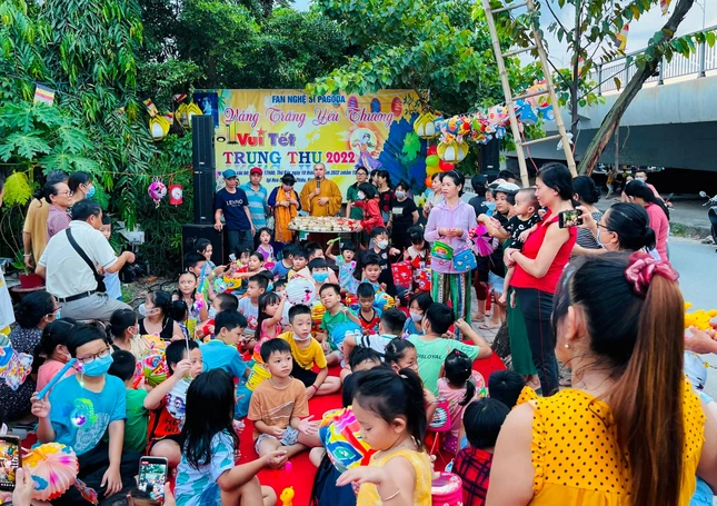 Chùa Thiên Nguyên tổ chức vui trung thu cho các em thiếu nhi Chùa Thiên Nguyên tổ chức vui trung thu cho các em thiếu nhi