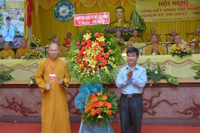 Lẵng hoa chúc mừng của Ban Tôn giáo TP.HCM