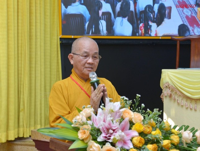 Hòa thượng Thích Minh Thiện, Phó ban Từ thiện - Xã hội Trung ương đọc Dự thảo Nghị quyết hội nghị