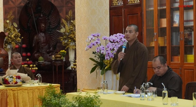 Đại đức Thích Minh Ân báo cáo Phật sự