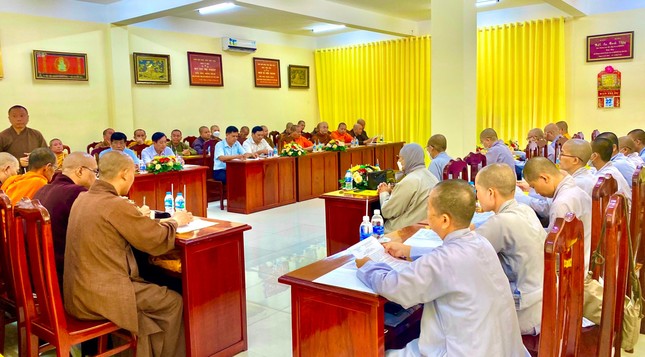 Chư tôn đức và đại diện các cấp chính quyền tham dự