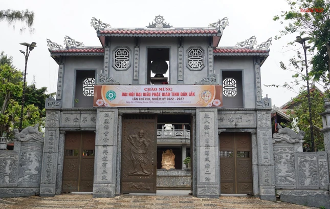 Băng-rôn chào mừng