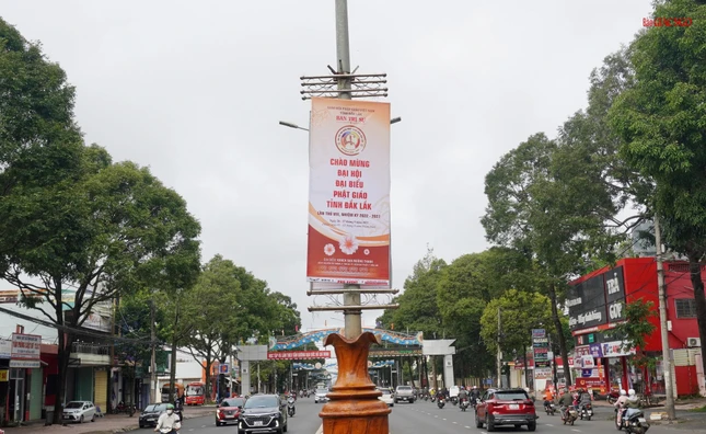 Pano được thiết trí trên đường Nguyễn Tất Thành