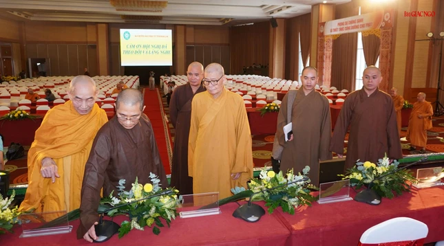 Chư tôn đức kiểm tra lần cuối trước khi Phiên trù bị Đại hội đại biểu Phật giáo tỉnh diễn ra vào chiều nay