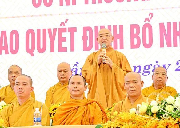 Thượng tọa Thích Bình Tâm huấn từ đến tân trụ trì