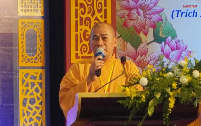 Đại đức Thích Minh Phương, Quyền Chánh Thư ký Ban Trị sự GHPGVN tỉnh đọc dự thảo phương hướng hoạt động Phật sự nhiệm kỳ 2022-2027