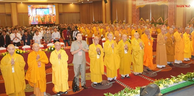 Đại biểu tham dự trong nghi thức niệm Phật cầu gia hộ