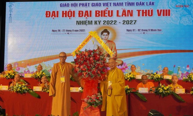 Lẵng hoa chúc mừng của Hội đồng Trị sự GHPGVN