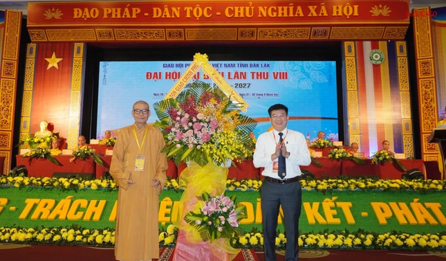 Lẵng hoa chúc mừng của Ban Tôn giáo Chính phủ