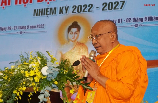 Hòa thượng Danh Lung công bố quyết định tặng bằng Tuyên dương công đức của Trung ương Giáo hội