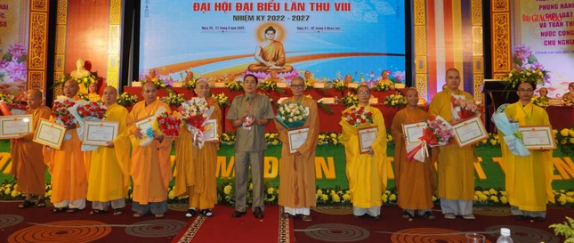 UBND tỉnh trao Bằng khen đến 11 tập thể và 2 cá nhân