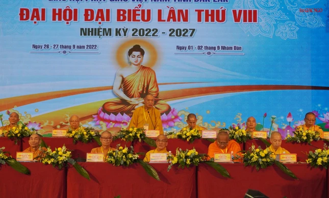 Hòa thượng Thích Thiện Pháp lấy ý kiến đại biểu về nhân sự nhiệm kỳ