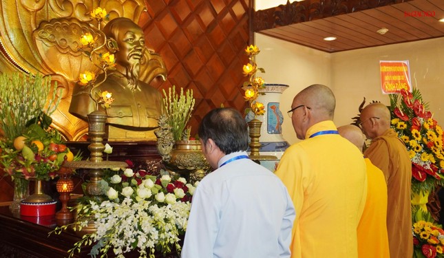 Tri ân công lao to lớn của Chủ tịch Hồ Chí Minh đã cống hiến cho sự nghiệp giải phóng dân tộc