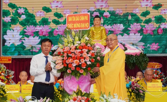 Lẵng hoa chúc mừng của Ban Tôn giáo Chính phủ