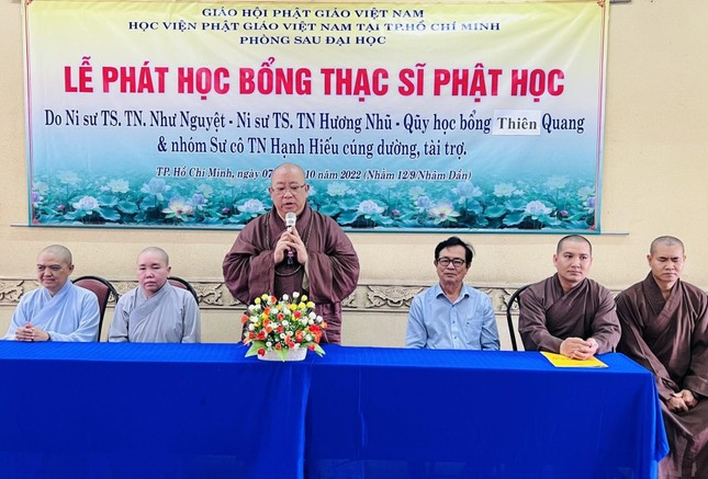 Thượng tọa Thích Đồng Văn phát biểu