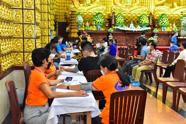 Kiểm tra sức khỏe trước khi hiến máu Kiểm tra sức khỏe trước khi hiến máu