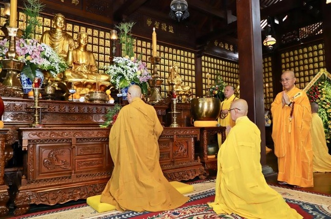 Khóa lễ cúng ngọ, cung tiến Giác linh Khóa lễ cúng ngọ, cung tiến Giác linh